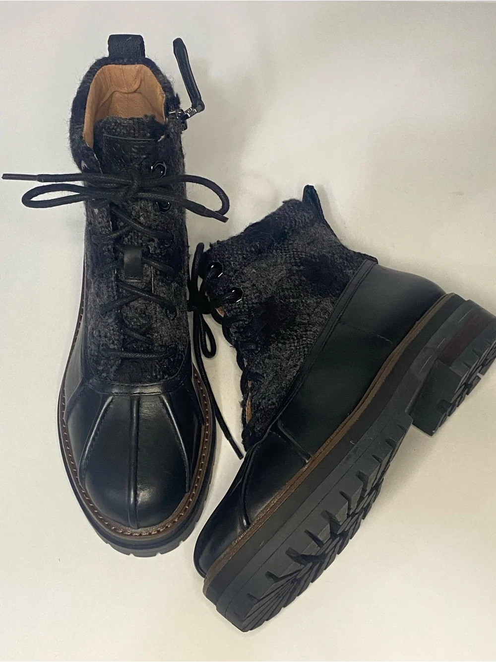 Louise et Cie Black tweed leatherDuck Boots Lace Up Lug Sole Ankle Boots Sz6 EUC